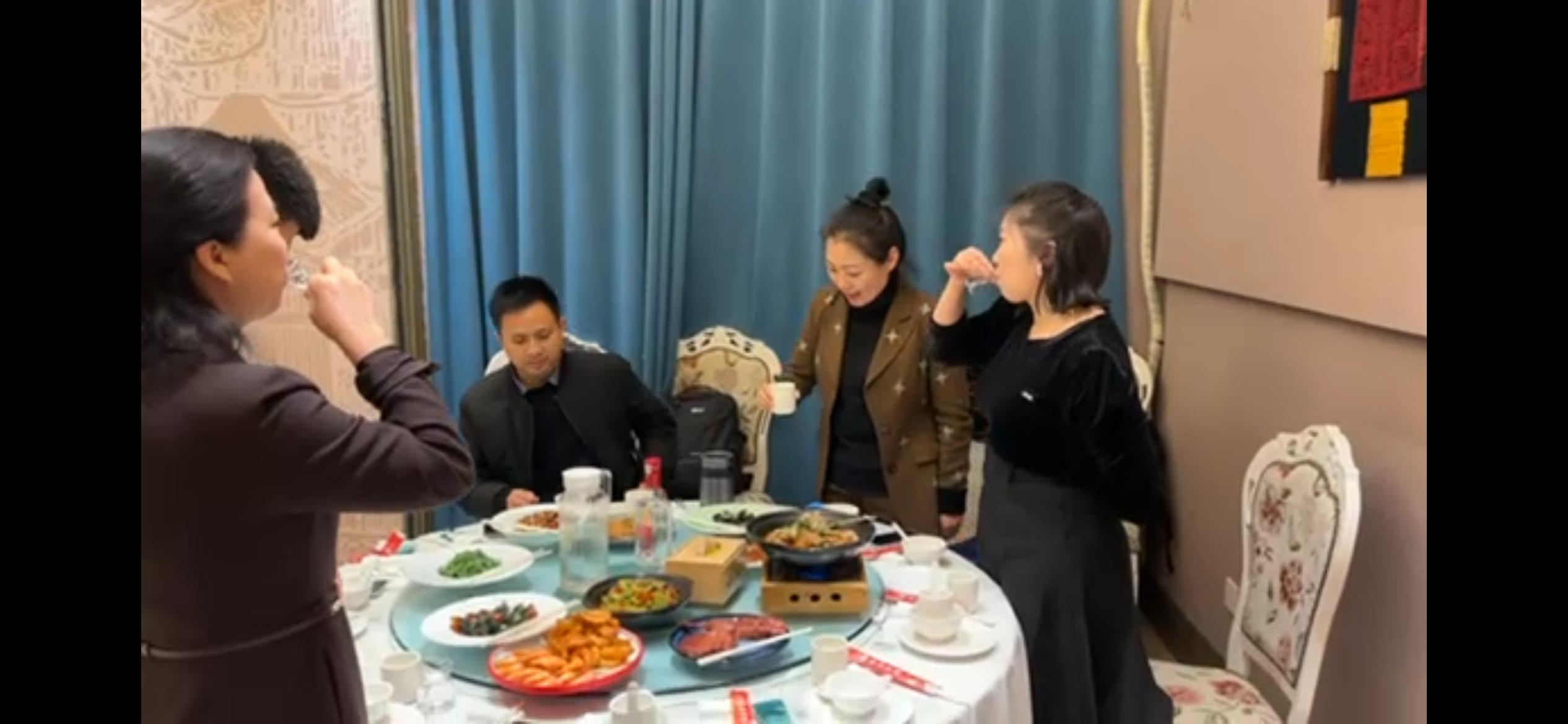 班级聚餐温馨时光